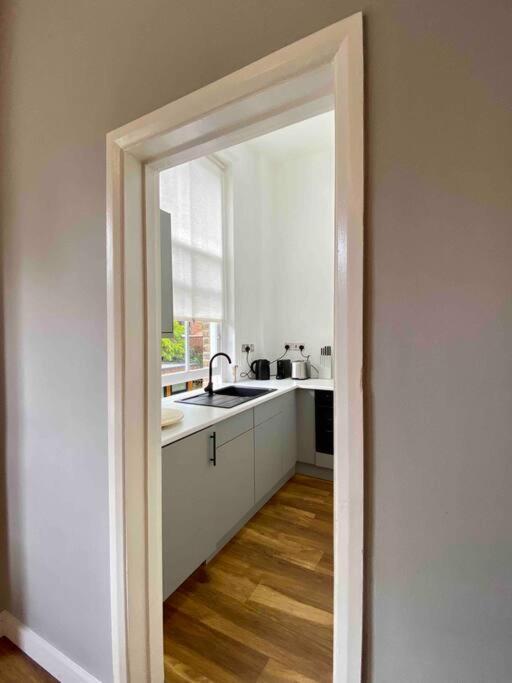 Stylish Studio For 3 Near Regents Park N4 London Bagian luar foto