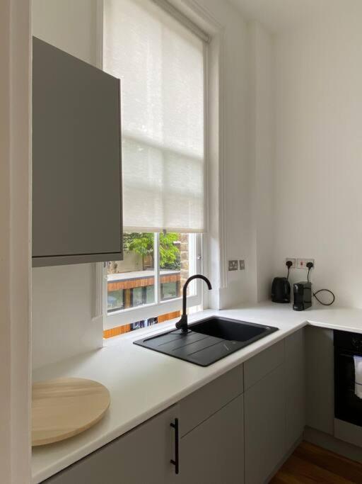Stylish Studio For 3 Near Regents Park N4 London Bagian luar foto