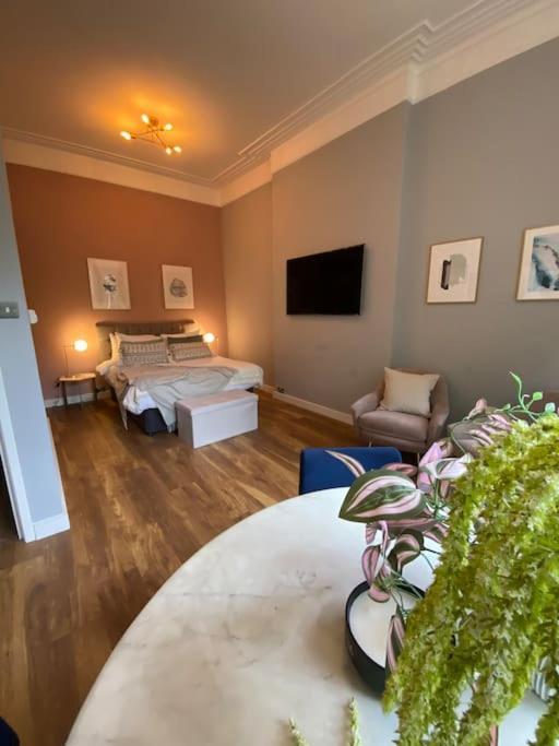 Stylish Studio For 3 Near Regents Park N4 London Bagian luar foto